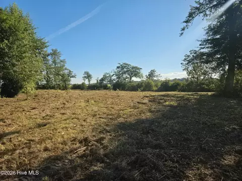 1218 Woods Ct, Morehead City, NC 28557