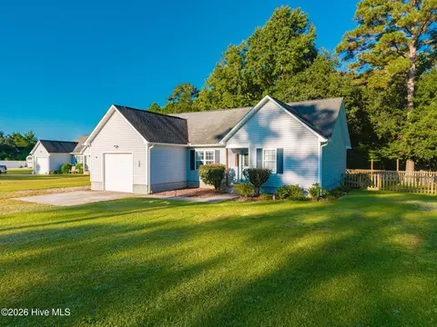 126 Joans Haven Dr, Newport, NC 28570