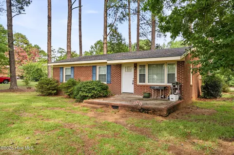 818 Van Warren Rd, Roanoke Rapids, NC 27870