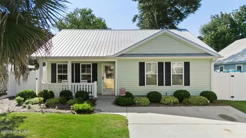 153 NE 19th St, Oak Island, NC 28465