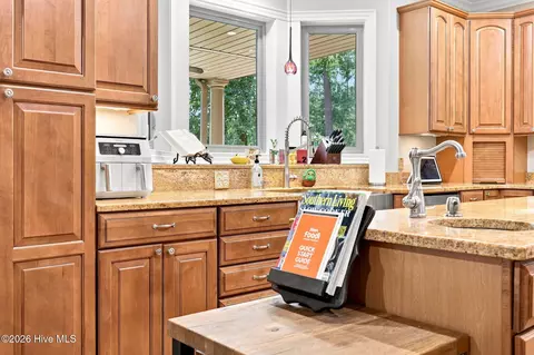 Kitchen - 103 Cooper Ct, Chocowinity, NC 27817 photo 4 of 7