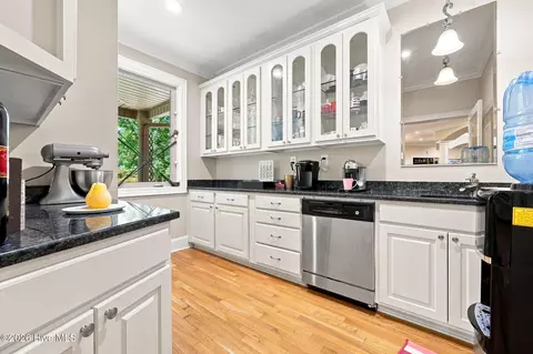 Kitchen - 103 Cooper Ct, Chocowinity, NC 27817 photo 7 of 7