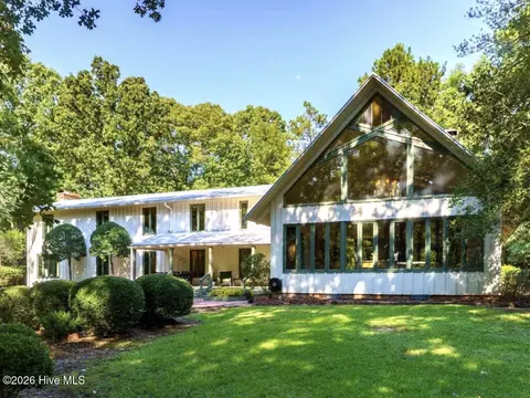 520 N Bethesda Rd, Southern Pines, NC 28387