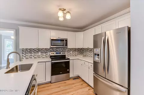 Kitchen - 202 Ashley Cir, Martinez, GA 30907 photo 5 of 6