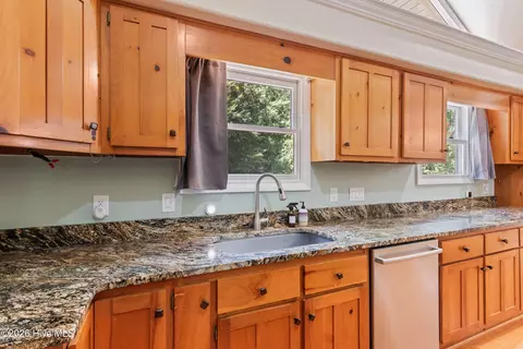 Kitchen - 11 Turkey Trl, Warne, NC 28909 photo 2 of 3