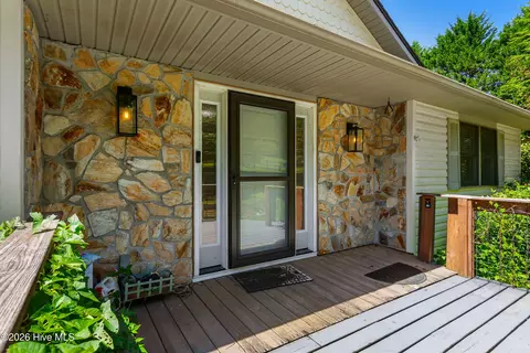 Exterior - 11 Turkey Trl, Warne, NC 28909 photo 2 of 19