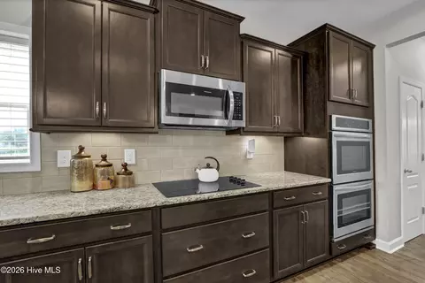 Kitchen - 186 Violetear Rdg, Hampstead, NC 28443 photo 2 of 2