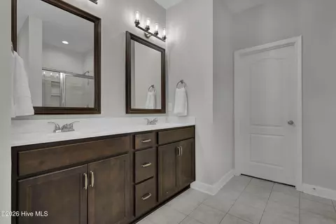 Entry Way - 186 Violetear Rdg, Hampstead, NC 28443 photo 5 of 6