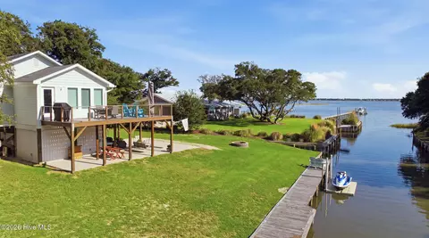 210 Upchurch Dr, Newport, NC 28570