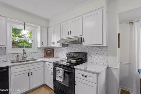 Kitchen - 664 Kemper Dr, Evans, GA 30809 photo 2 of 4