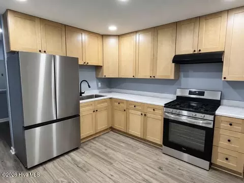 Kitchen - 546 Shadowmoor Cir, Thomson, GA 30824 photo 2 of 3