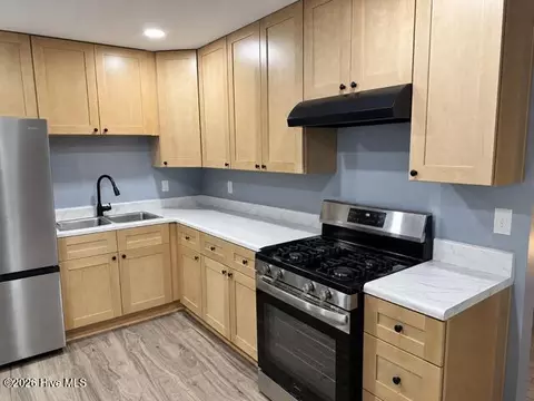 Kitchen - 546 Shadowmoor Cir, Thomson, GA 30824 photo 3 of 3