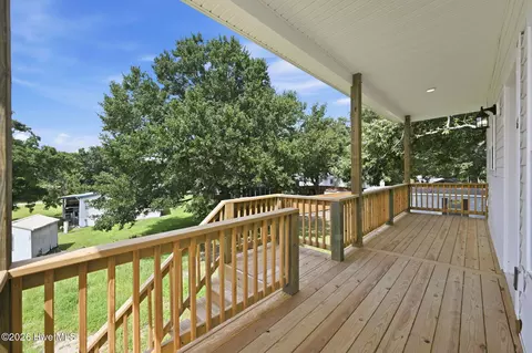 Exterior - 751 Driftwood Dr, Hampstead, NC 28443 photo 14 of 18