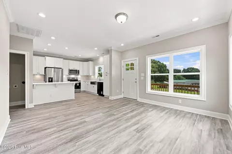 Living - 751 Driftwood Dr, Hampstead, NC 28443 photo 2 of 4