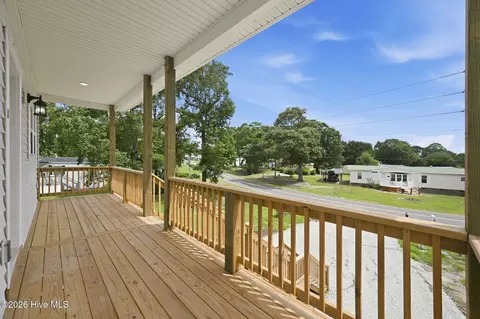 Exterior - 751 Driftwood Dr, Hampstead, NC 28443 photo 6 of 18