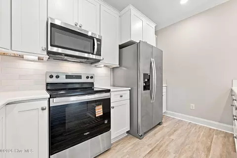 Kitchen - 751 Driftwood Dr, Hampstead, NC 28443 photo 6 of 7