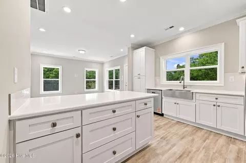 Kitchen - 751 Driftwood Dr, Hampstead, NC 28443 photo 7 of 7
