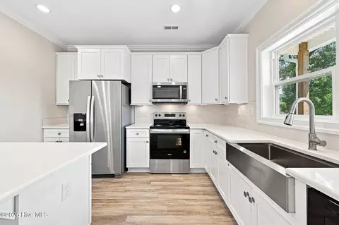 Kitchen - 751 Driftwood Dr, Hampstead, NC 28443 photo 1 of 7