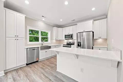 Kitchen - 751 Driftwood Dr, Hampstead, NC 28443 photo 4 of 7