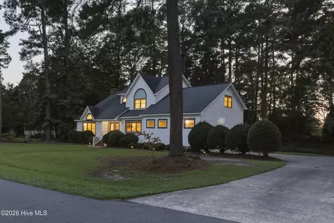 102 Bishop Dr, Winterville, NC 28590