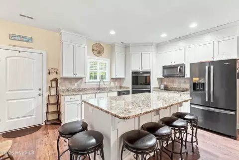 Kitchen - 437 Howards Landing Rd, Hampstead, NC 28443 photo 5 of 7