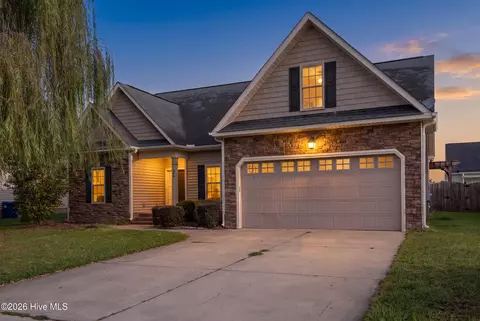 820 Megan Dr, Greenville, NC 27834
