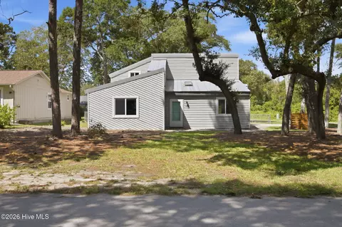 417 Sellers St, Oak Island, NC 28465