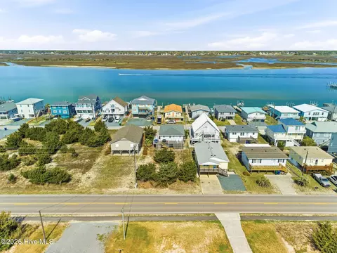 1332 S Anderson Blvd, Topsail Beach, NC 28445