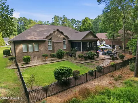 Exterior - 104 Pamlico Pl, Chocowinity, NC 27817 photo 2 of 5