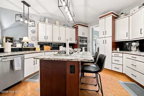 Kitchen - 104 Pamlico Pl, Chocowinity, NC 27817 photo 4 of 4