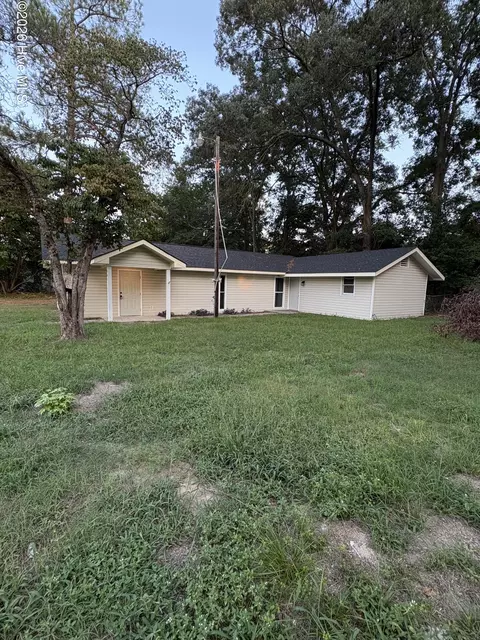 605 Correll St, Maxton, NC 28364