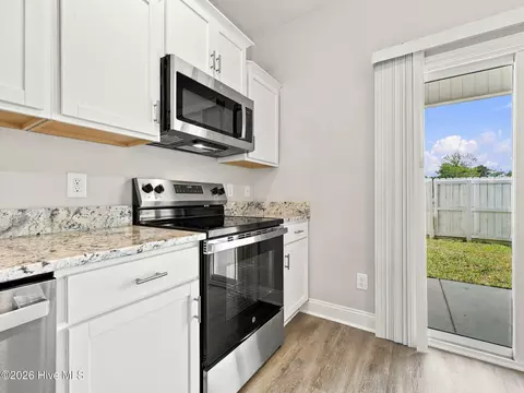 Kitchen - 614 Jacks Crossing Dr, Hubert, NC 28539 photo 4 of 7