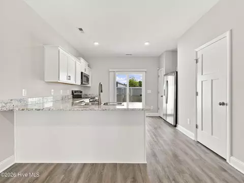 Kitchen - 614 Jacks Crossing Dr, Hubert, NC 28539 photo 1 of 7