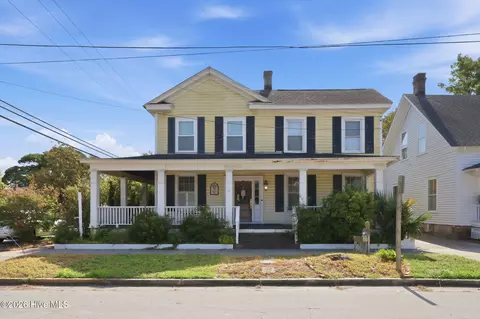 913 Bridges St, Morehead City, NC 28557
