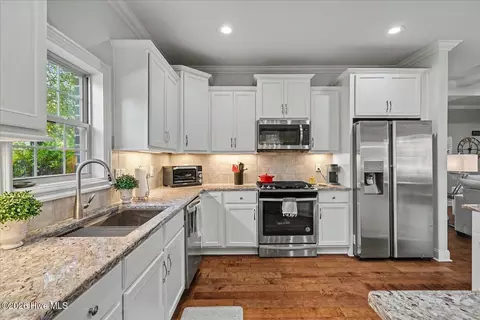 Kitchen - 669 Jenoa Loop, Castle Hayne, NC 28429 photo 4 of 6