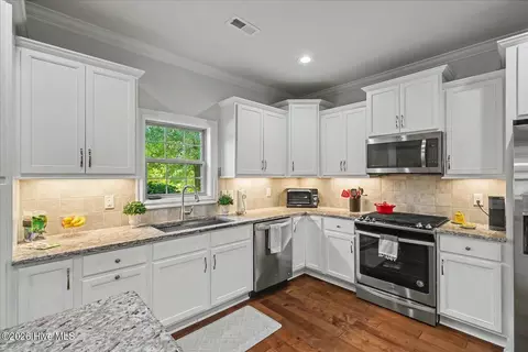 Kitchen - 669 Jenoa Loop, Castle Hayne, NC 28429 photo 6 of 6