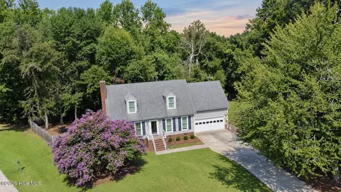 329 S Wedgewood Dr, Washington, NC 27889