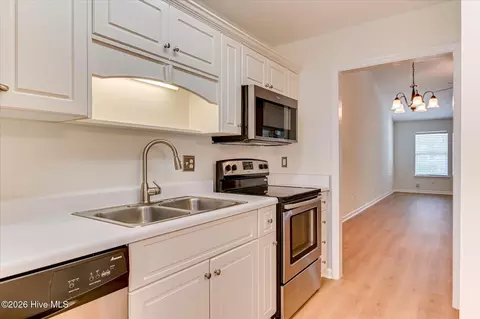 Kitchen - 507 Edgecliff Ln, Evans, GA 30809 photo 5 of 5
