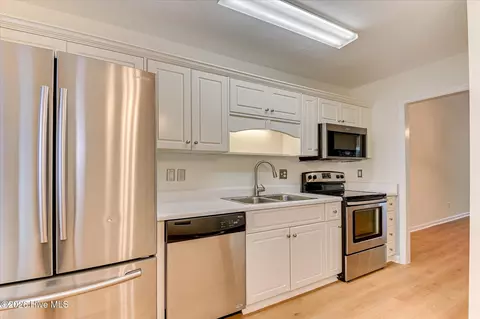 Kitchen - 507 Edgecliff Ln, Evans, GA 30809 photo 4 of 5