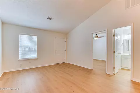 Living - 507 Edgecliff Ln, Evans, GA 30809 photo 2 of 6