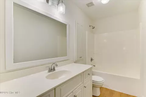 Bath - 507 Edgecliff Ln, Evans, GA 30809 photo 1 of 2