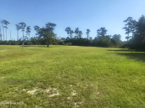 404 Madewood Ln, Newport, NC 28570