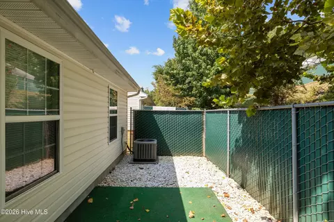 Exterior - 526 Edgecliff Ln, Evans, GA 30809 photo 2 of 3