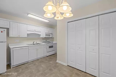 Kitchen - 526 Edgecliff Ln, Evans, GA 30809 photo 3 of 3