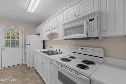 Kitchen - 526 Edgecliff Ln, Evans, GA 30809 photo 1 of 3