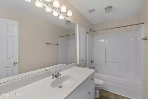 Bath - 526 Edgecliff Ln, Evans, GA 30809 photo 2 of 2