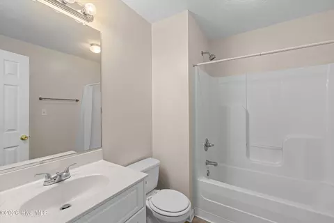 Bath - 526 Edgecliff Ln, Evans, GA 30809 photo 1 of 2