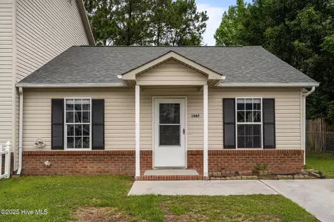 1087 W Pueblo Dr, Jacksonville, NC 28546