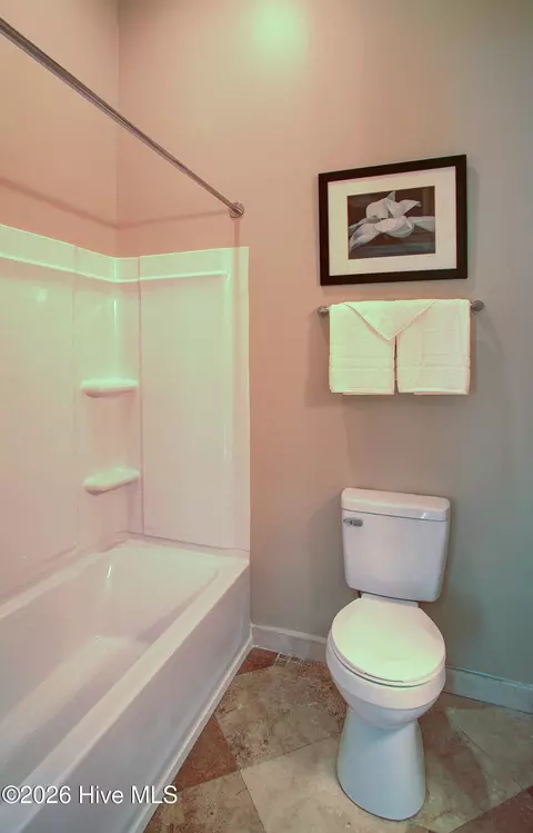 Bath - 936 Broad St #215, Augusta, GA 30901 photo 2 of 2