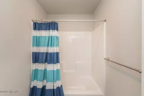 Bath - 1812 Preservation Cir, Evans, GA 30809 photo 4 of 10